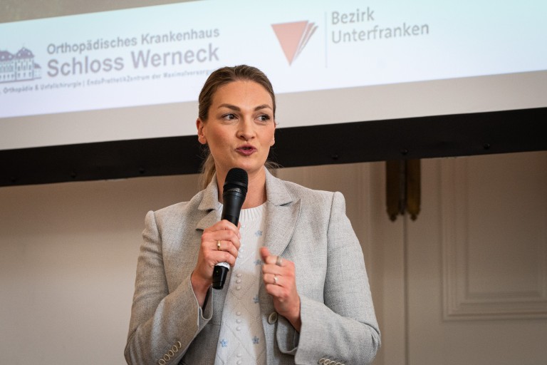 Vortrag im Bezirkskrankenhaus Schloss Werneck, Bezirk Unterfranken, 2. Oktober 2025, Foto: mako10000, Gerlach Vortrag im Bezirkskrankenhaus Schloss Werneck, Bezirk Unterfranken, am 02.10.2025, Foto von mako10000, Gerlach