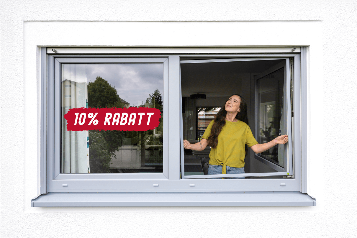 Winteraktion: 10% Rabatt auf Spannrahmen für Fenster, Frau öffnet Fenster