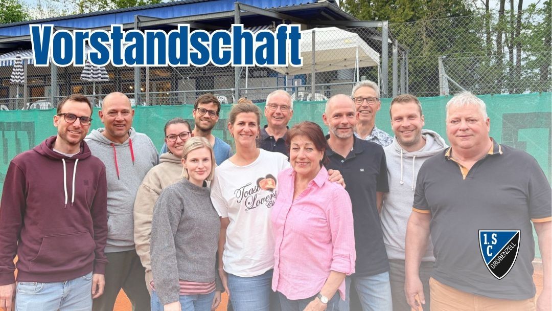 Gruppenfoto der Vorstandschaft fr die Homepage, mehrere Personen vor einem Tennisplatz