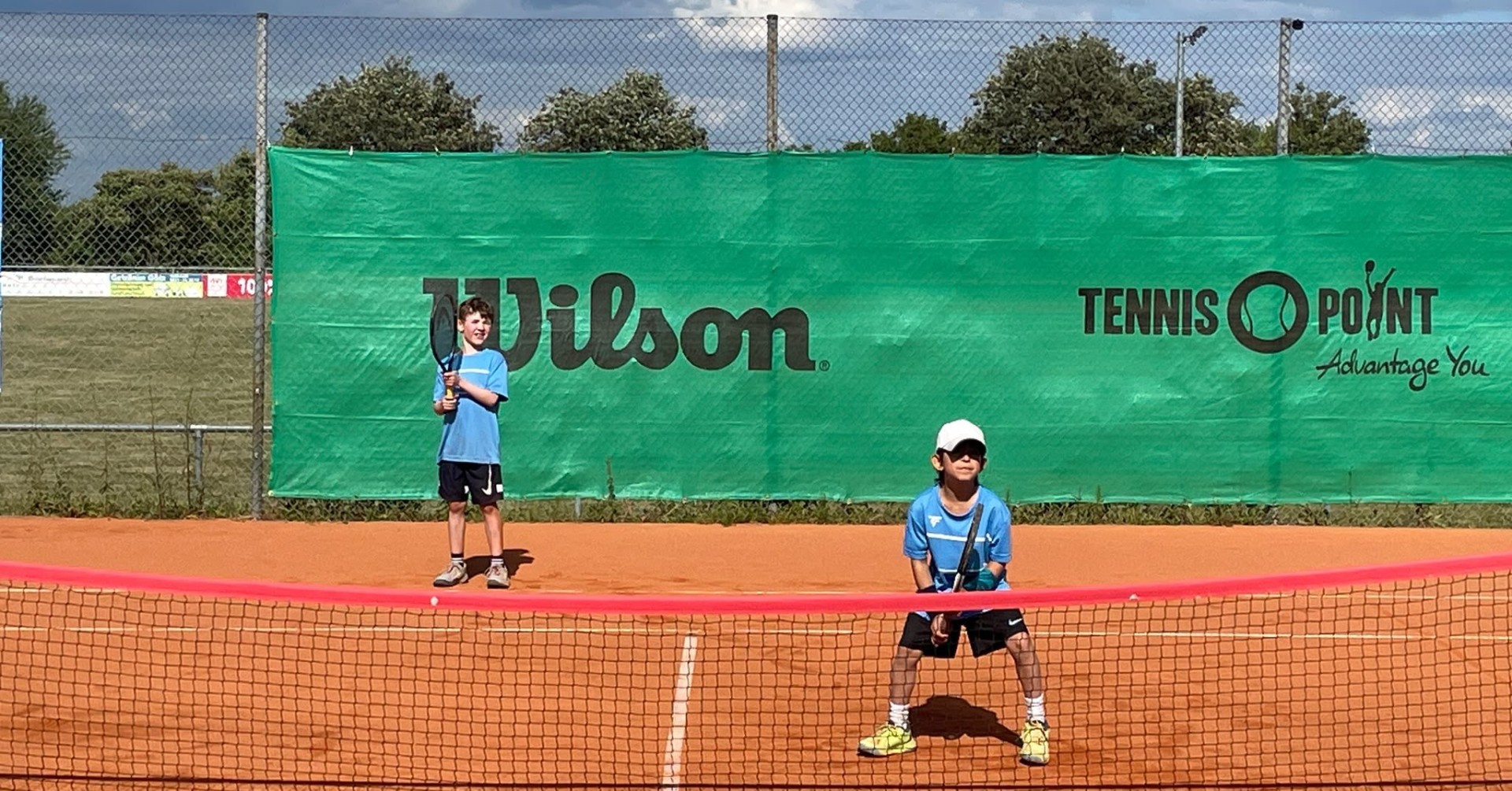 U8 Tennis Doppel auf Sandplatz bei Wilson Turnier