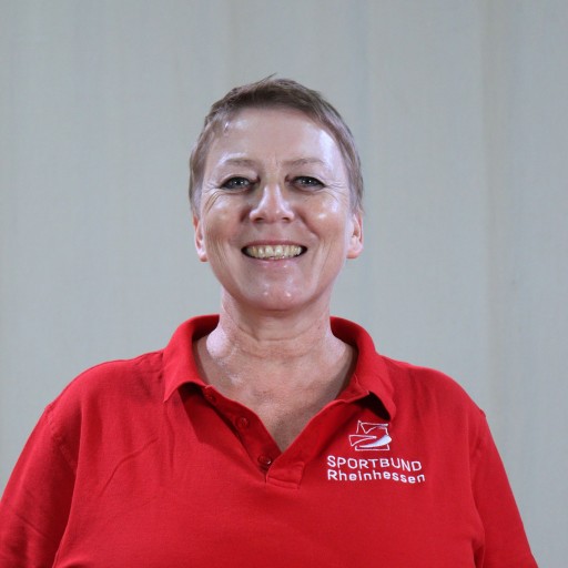 Marion mit rotem Sportbund Rheinhessen Shirt Marion im roten Sportbund Rheinhessen Poloshirt