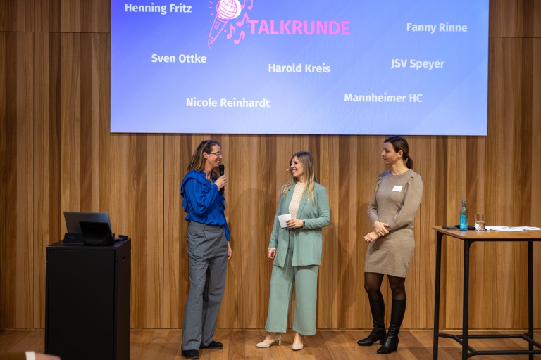 Kick-off Sportaward 2026 Talkrunde – Diskussion mit prominenten Sportpersönlichkeiten und Vereinen Talkrunde beim Kick-off des Sportaward 2026 mit Teilnehmern und Erwähnung von Henning Fritz, Sven Ottke, Harold Kreis, Nicole Reinhardt, Fanny Rinne, JSV Speyer und Mannheimer HC.