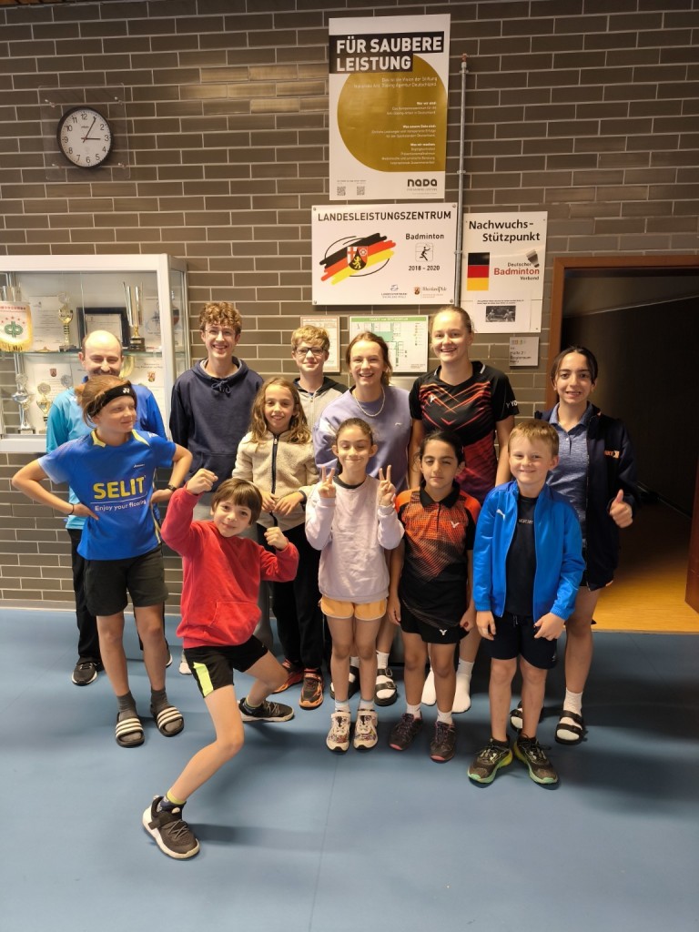 Kinder und Jugendliche im Badminton Landesleistungszentrum Nachwuchsstützpunkt Deutschland Gruppe von Kindern und Jugendlichen im Landesleistungszentrum Badminton Nachwuchsstützpunkt Deutschland