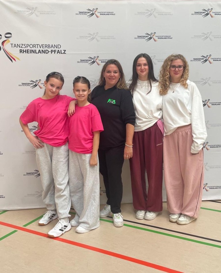 Gruppe von Tänzerinnen beim Tanzsportverband Rheinland-Pfalz Event