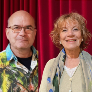 Zwei Personen vor rotem Vorhang, maison beide