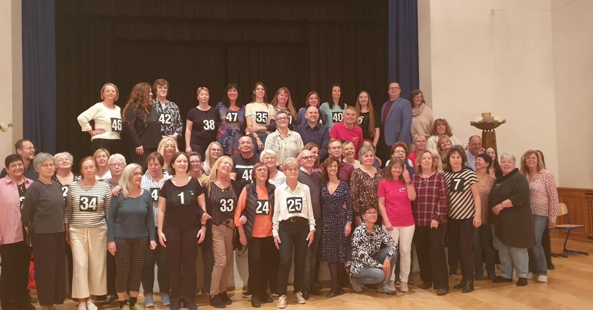 Gruppenfoto einer DTSA-Veranstaltung mit Teilnehmer Nummer 25 im Vordergrund