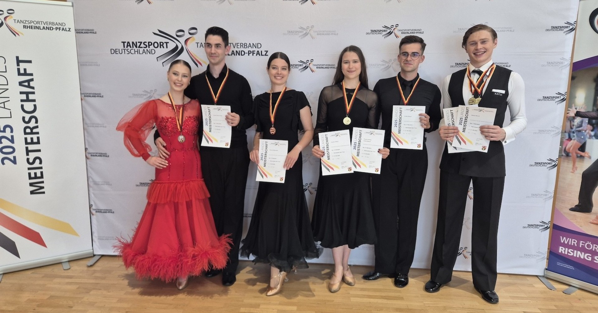 Gruppenfoto bei der Landesmeisterschaft Standard des Tanzsportverbands Rheinland-Pfalz am 25.09.2022