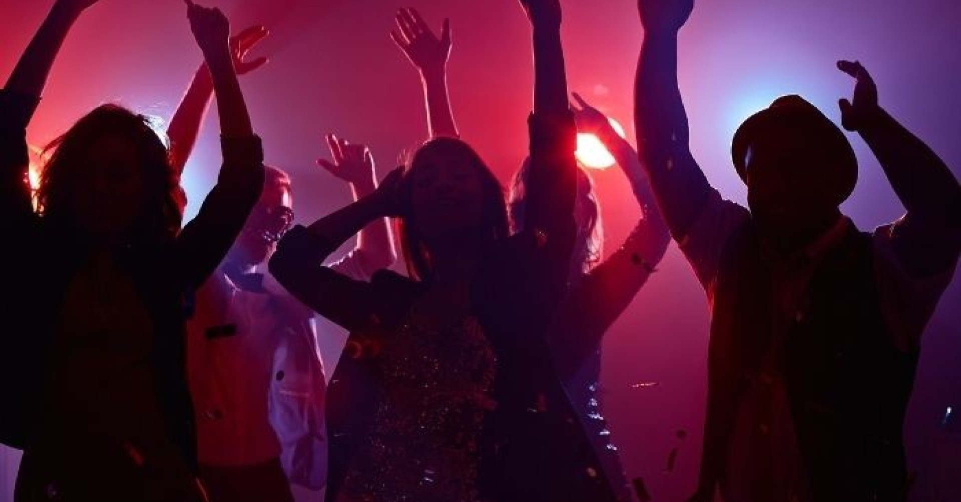 Schüler feiern beim TSZ Abikurs – Abschlussfeier mit Musik und Tanz