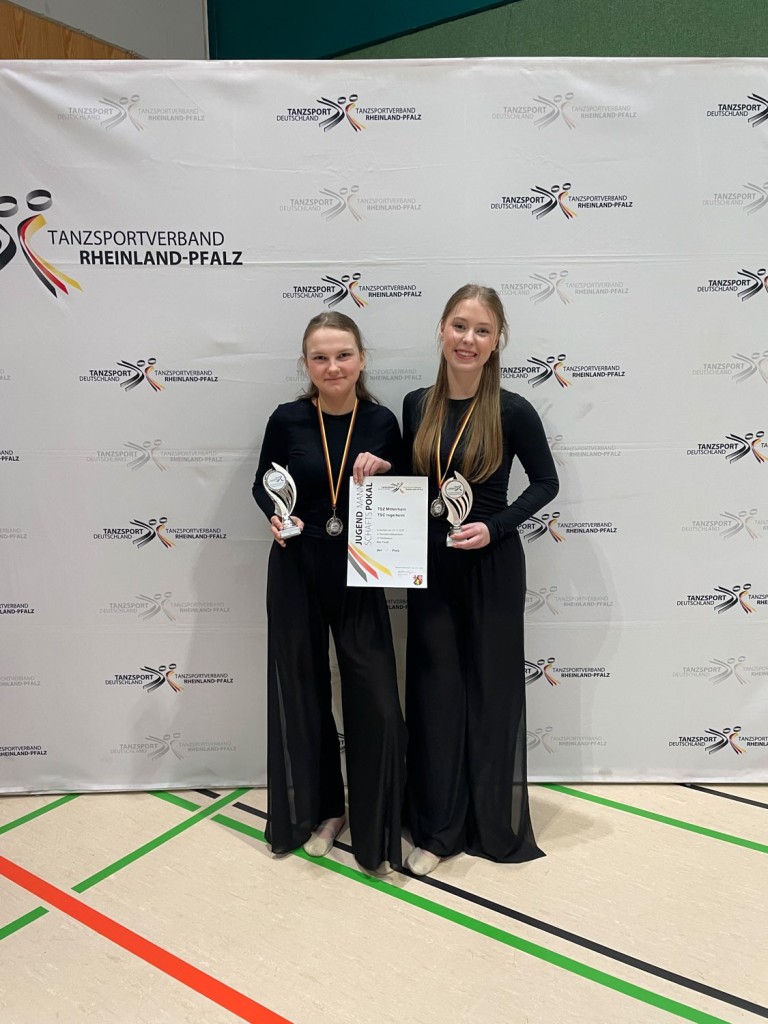TSZ Mittelrhein Tänzerinnen gewinnen Jugendpokal beim Tanzsportverband Rheinland-Pfalz Zwei Tänzerinnen des TSZ Mittelrhein mit Pokalen und Urkunde beim Jugendpokal des Tanzsportverbands Rheinland-Pfalz