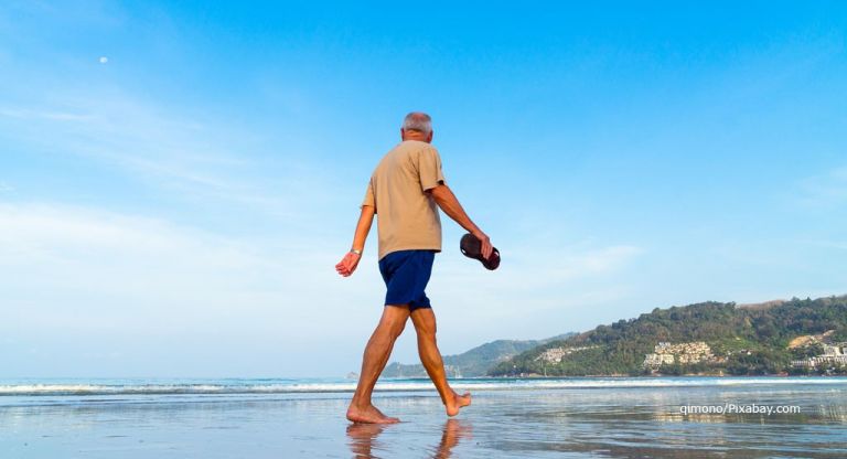 Ernährung, Sport, Alltag: das Leben trotz Prostatakrebs wieder genießen! Prostata Hilfe Deutschland: Illustrationsbild - Mann am Strand