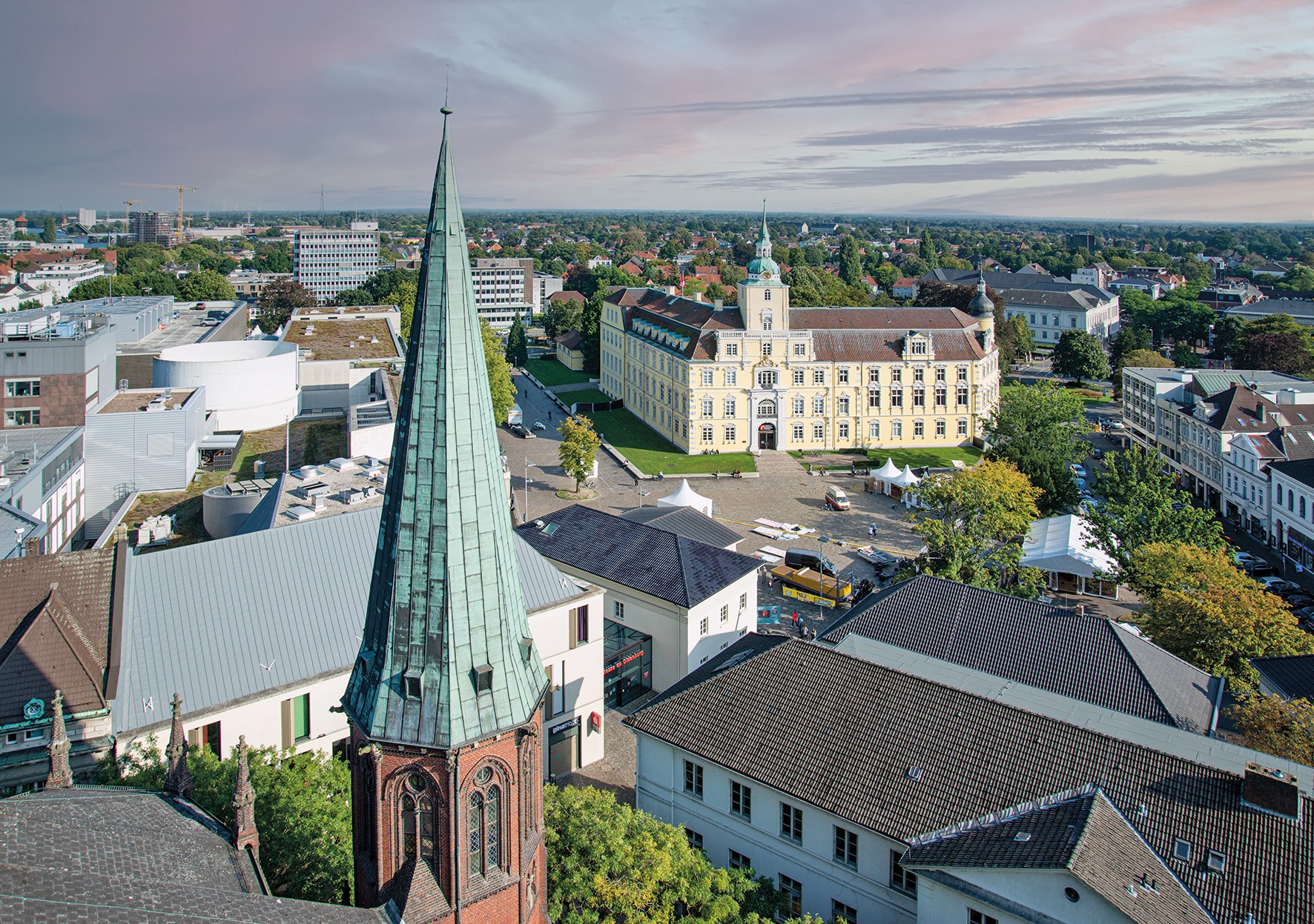 Vogelperspektive auf Lambertikirche und das Oldenburger Schloss