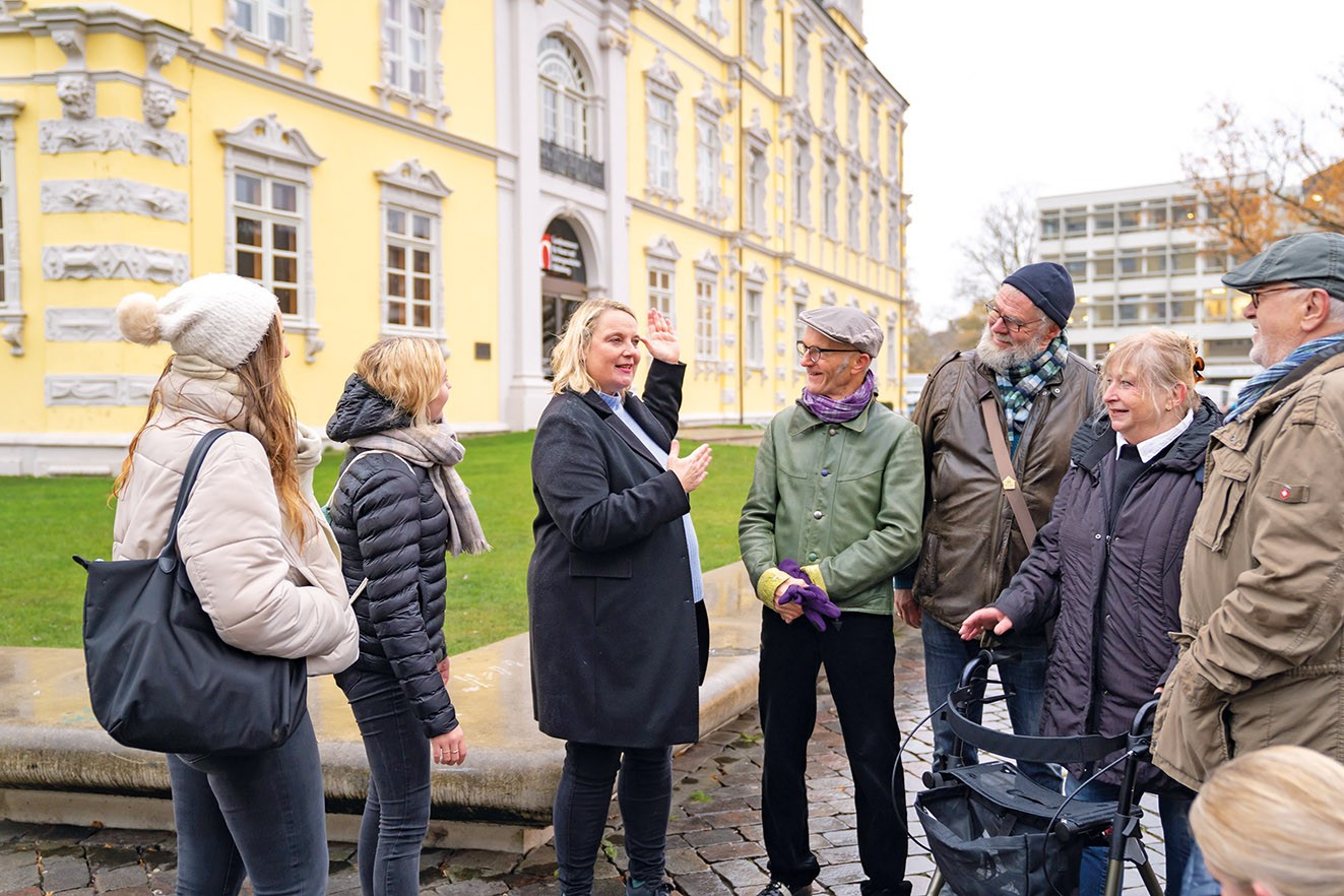 Maike Vormelker fragt gerne zu Beginn der Führung nach, woher die Teilnehmenden kommen und warum sie in Oldenburg sind. Diese Infos kann sie dann in die Führung einbauen. „Es gibt zum Beispiel Orte in Deutschland, die einen Wiedererkennungswert mit Oldenb