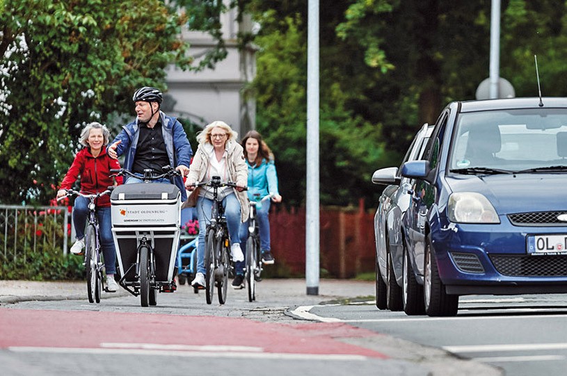 Die zukünftige Mobilität ist ein Thema, das Bürgerinnen und Bürger mitgestalten können. Foto: Mittwollen & Gradetchliev Die zukünftige Mobilität ist ein Thema, das Bürgerinnen und Bürger mitgestalten können. Foto: Mittwollen & Gradetchliev