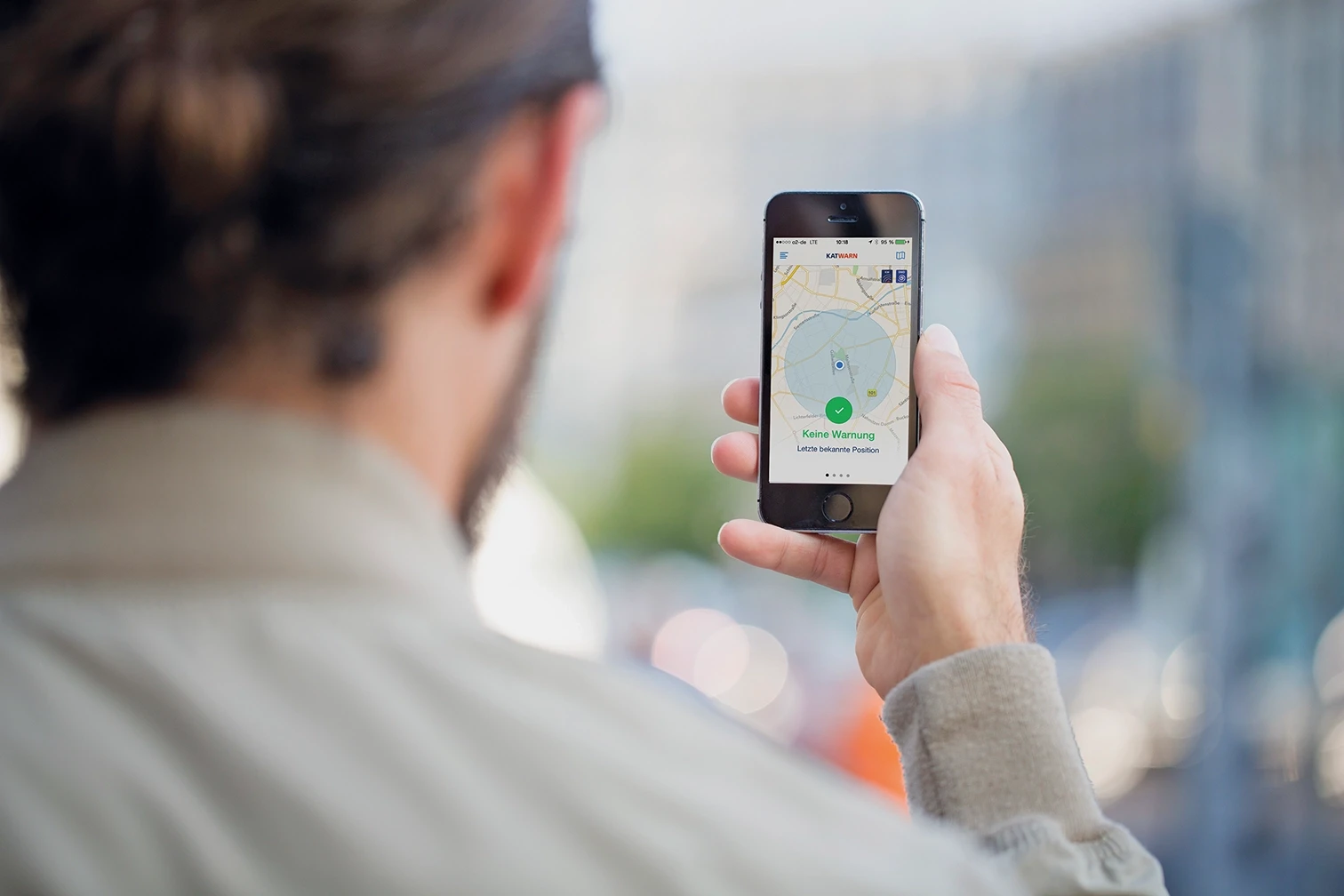 In außergewöhnlichen Lagen informieren die Stadt Oldenburg, Feuerwehr und Polizei auch über die KATWARN-App. Foto: © Matthias Heide Fraunhofer FOKUS