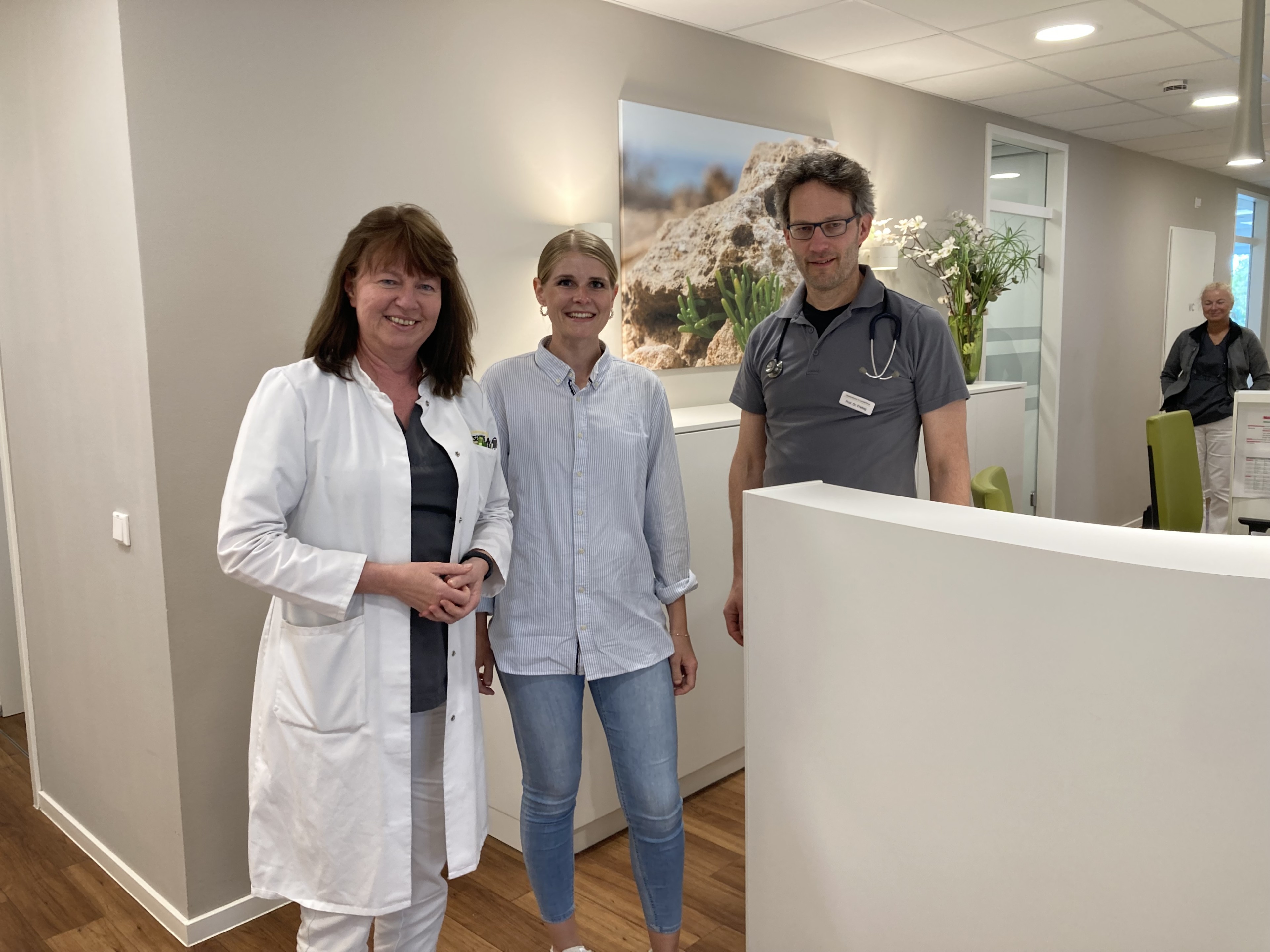 Maria Bösenberg, Lisa Schwarzkopf und Professor Michael Freitag.
