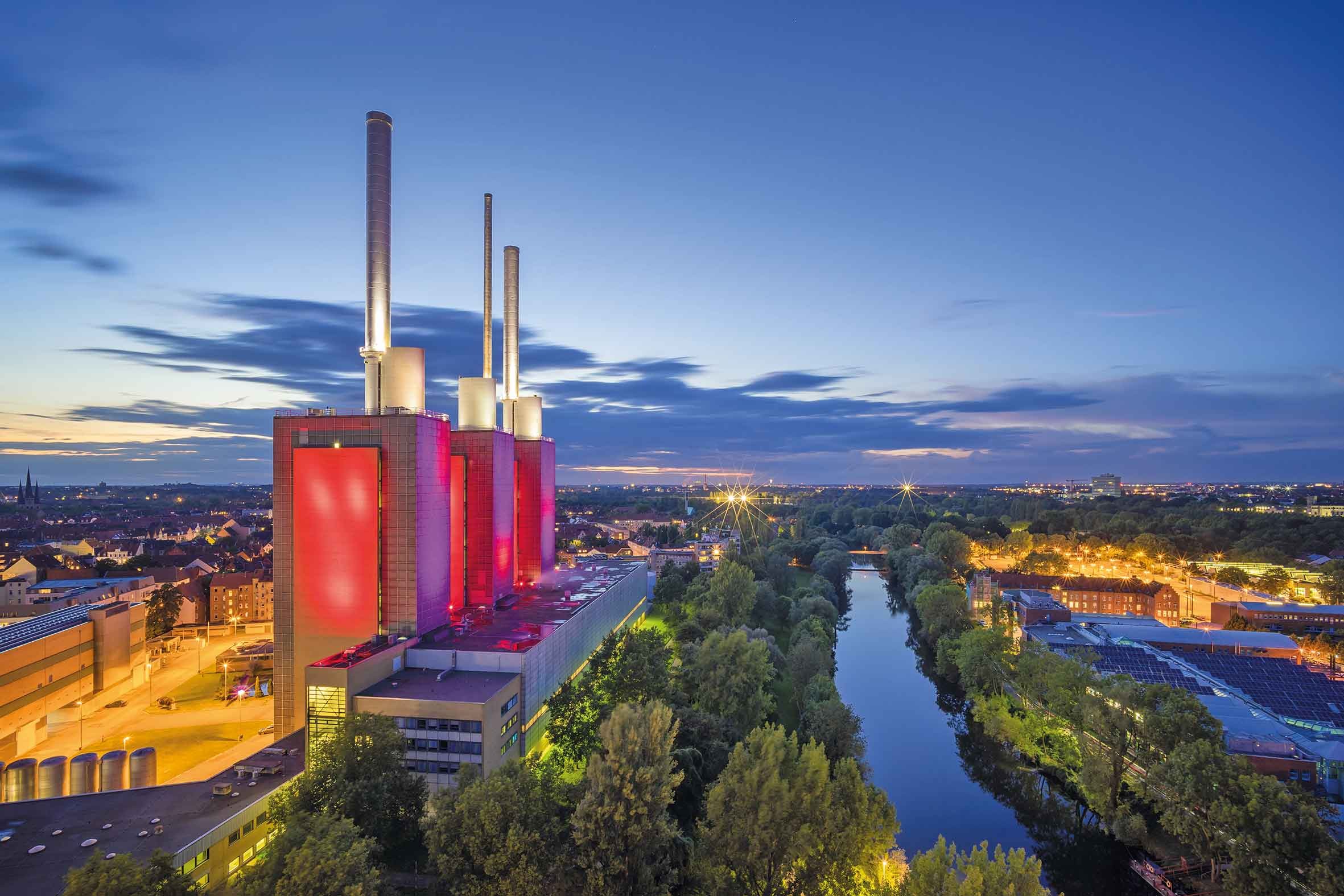 Monumentale Kulisse in dramatischer Beleuchtung – das Ihme-Zentrum Foto: © panoramarx – fotolia.com Monumentale Kulisse in dramatischer Beleuchtung – das Ihme-Zentrum Foto: © panoramarx – fotolia.com