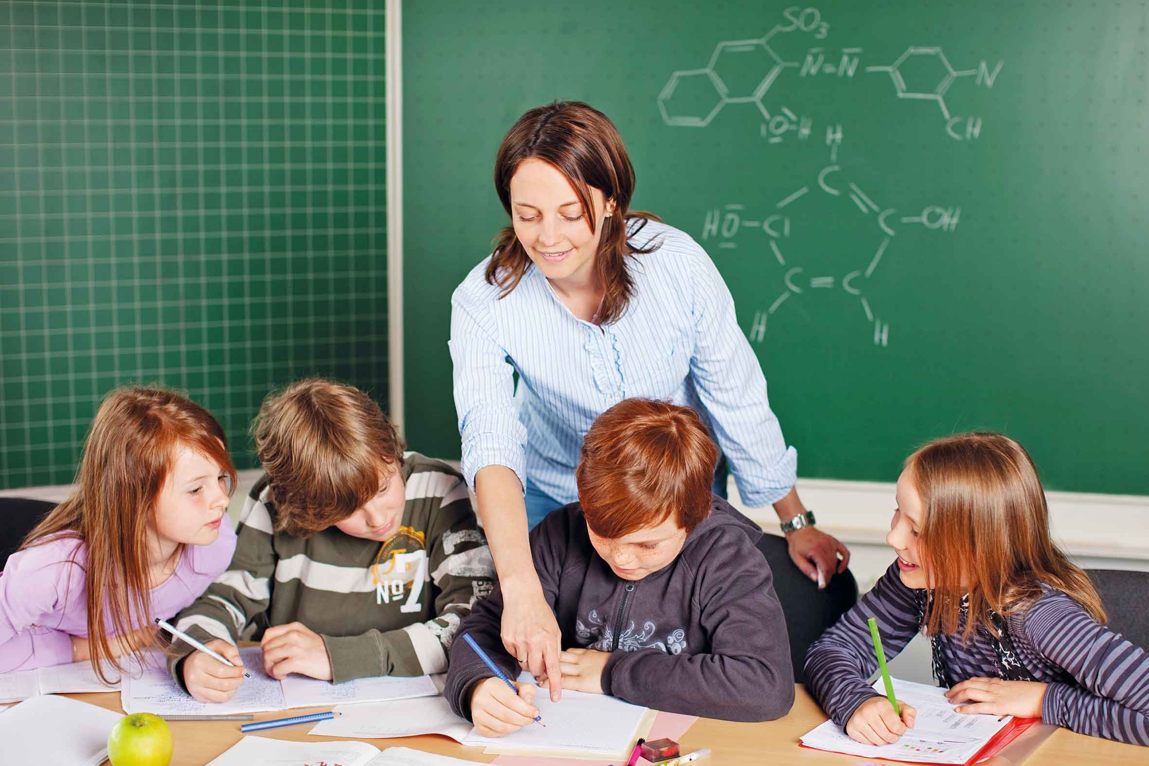 Manchmal geht es nur mit Hilfe weiter – aber auch dafür ist Schule da. Foto: © contrastwerkstatt – Fotolia.com Manchmal geht es nur mit Hilfe weiter – aber auch dafür ist Schule da. Foto: © contrastwerkstatt – Fotolia.com