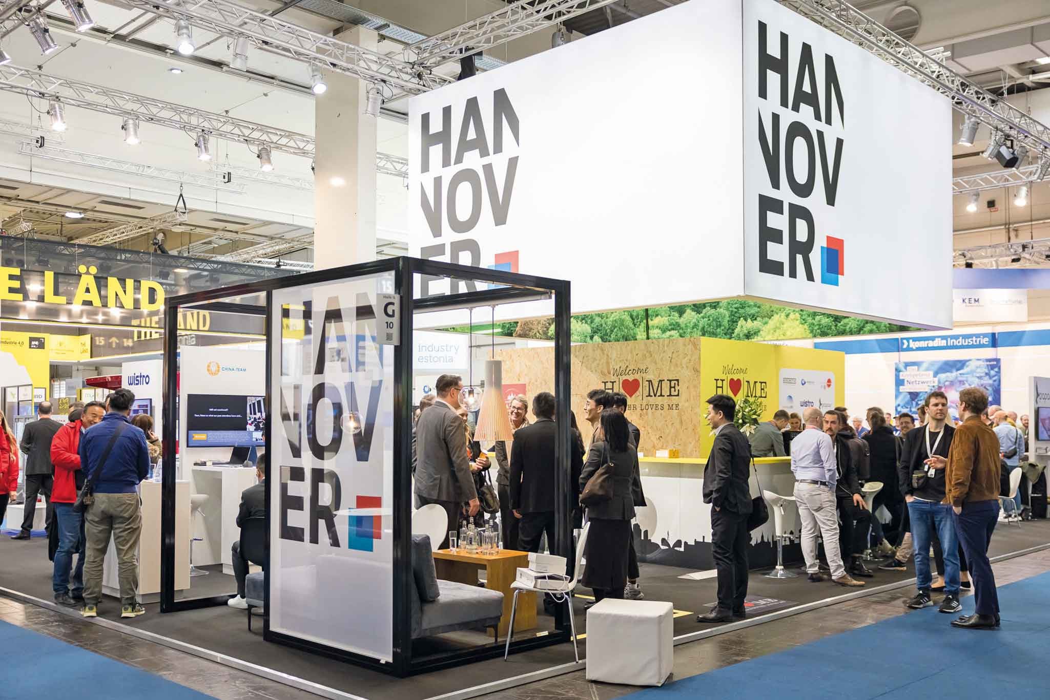 HANNOVER-Gemeinschaftsstand: auch auf der Hannover Messe präsentieren sich Startups und KMU aus der Region Hannover vor nationalen und internationalen Gästen Foto: hannoverimpuls HANNOVER-Gemeinschaftsstand: auch auf der Hannover Messe präsentieren sich Startups und KMU aus der Region Hannover vor nationalen und internationalen Gästen Foto: hannoverimpuls