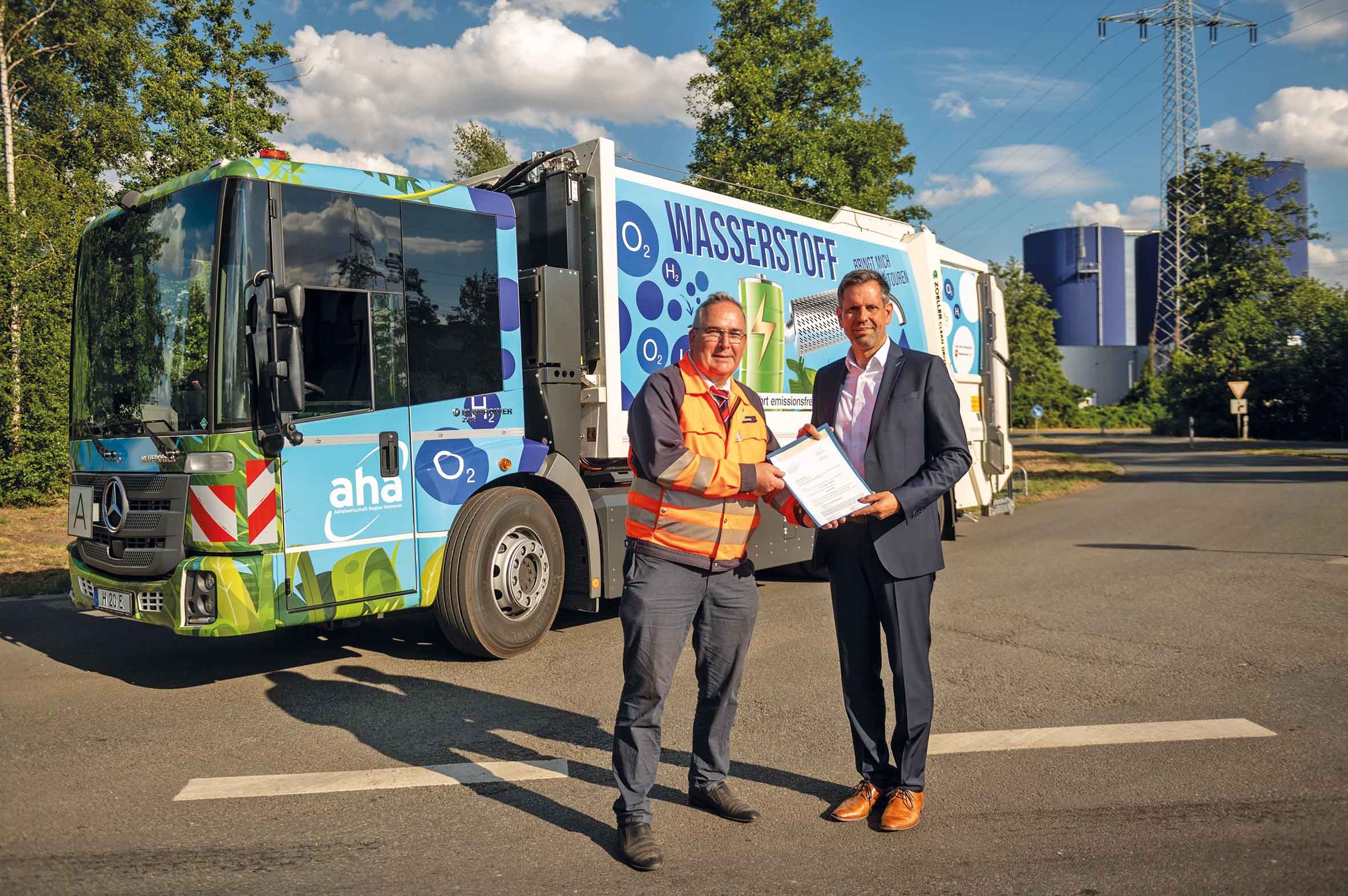 aha-Geschäftsführer Thomas Schwarz und Niedersachsens Umwelt- und Energieminister Olaf Lies. (v.l.n.r.) Foto: aha Zweckverband Abfallwirtschaft Region aha-Geschäftsführer Thomas Schwarz und Niedersachsens Umwelt- und Energieminister Olaf Lies. (v.l.n.r.) Foto: aha Zweckverband Abfallwirtschaft Region