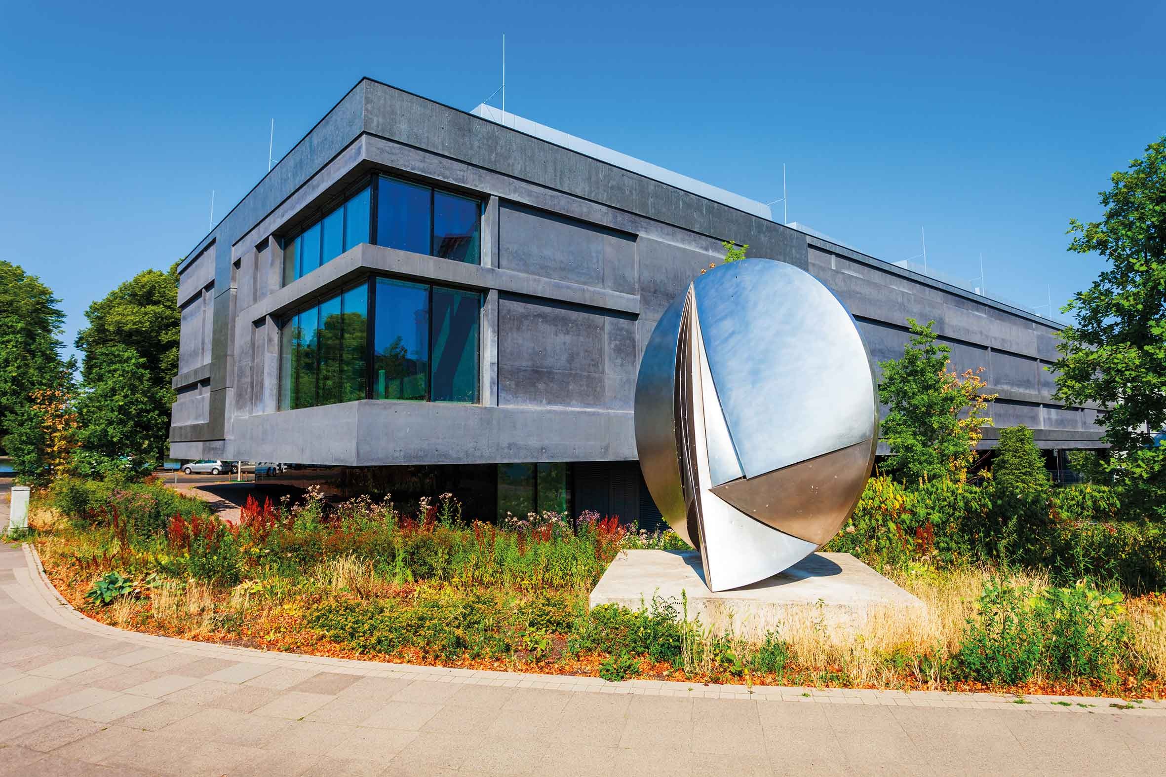 Außenansicht des Sprengel Museums Hannover, es beinhaltet eine große Sammlung moderner Kunst. Foto: saiko3p-stock.adobe.com Außenansicht des Sprengel Museums Hannover, es beinhaltet eine große Sammlung moderner Kunst. Foto: saiko3p-stock.adobe.com