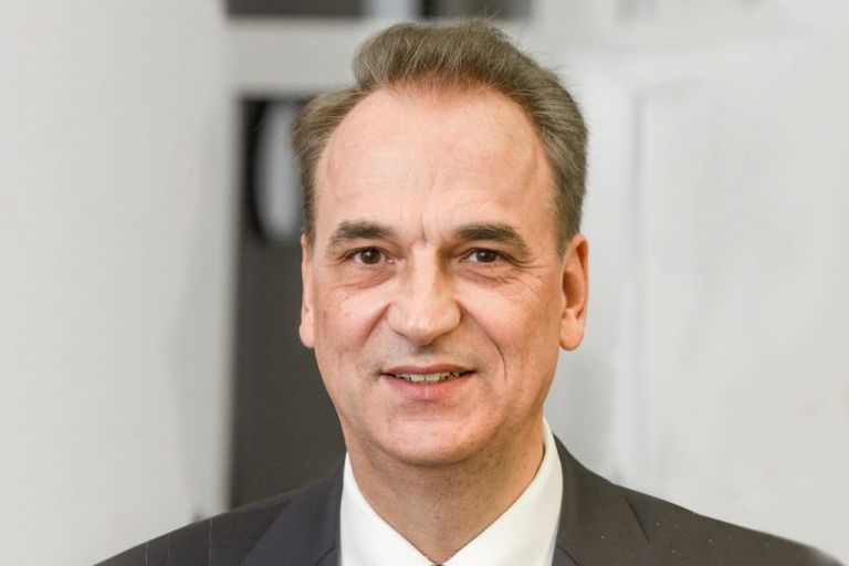 Dr. Frank Schiefelbein, Würzburger Urologe und Mitgründer der Prostata Hilfe Deutschland Prostata Hilfe Deutschland: Portraitfoto - Doktor Schiefelbein