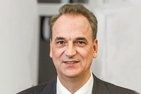 Prostata Hilfe Deutschland: Portraitfoto – Doktor Schiefelbein